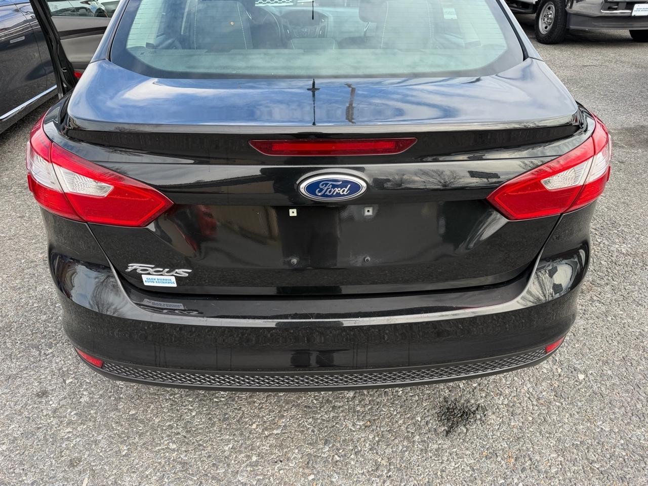 Ford Focus 4dr Sdn S 2014