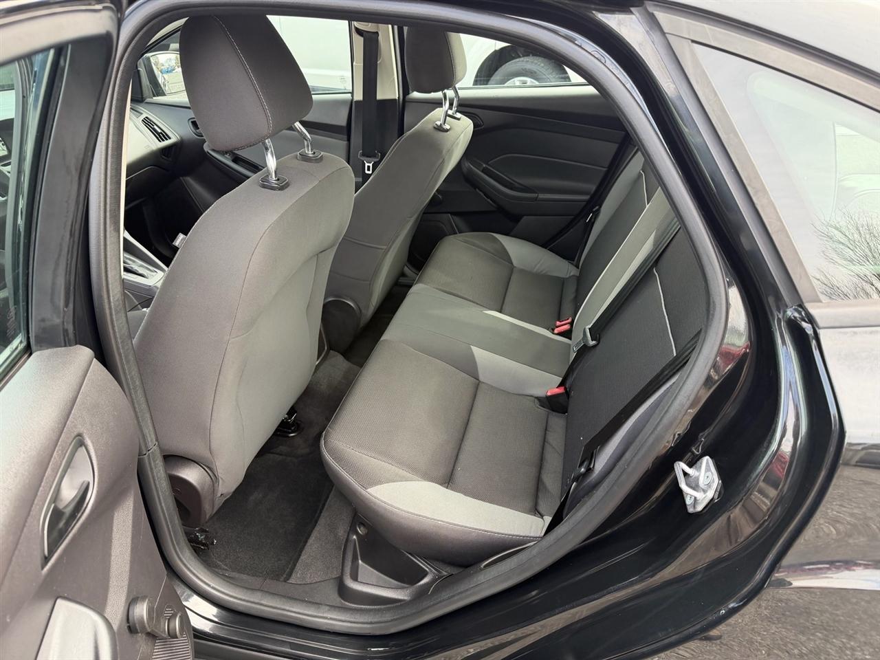 Ford Focus 4dr Sdn S 2014