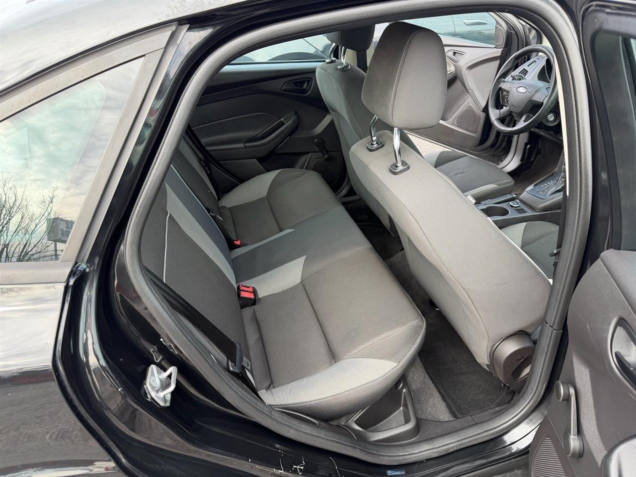 Ford Focus 4dr Sdn S 2014