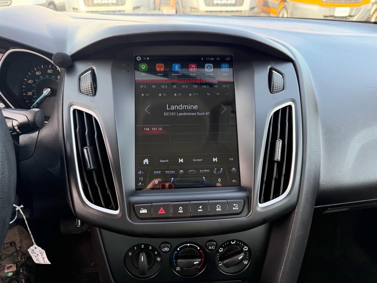 Ford Focus 4dr Sdn S 2014