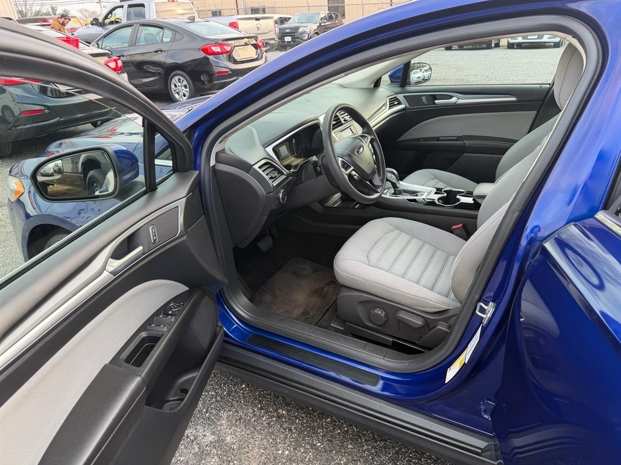 Ford Fusion 4dr Sdn S FWD 2014