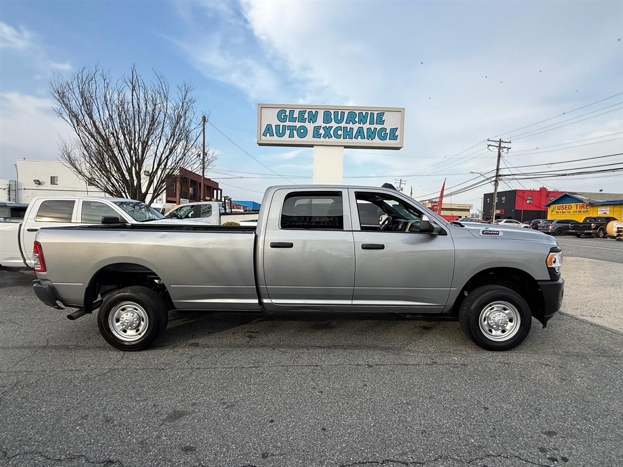 RAM 2500 Tradesman 4x4 Crew Cab 8' Box 2022