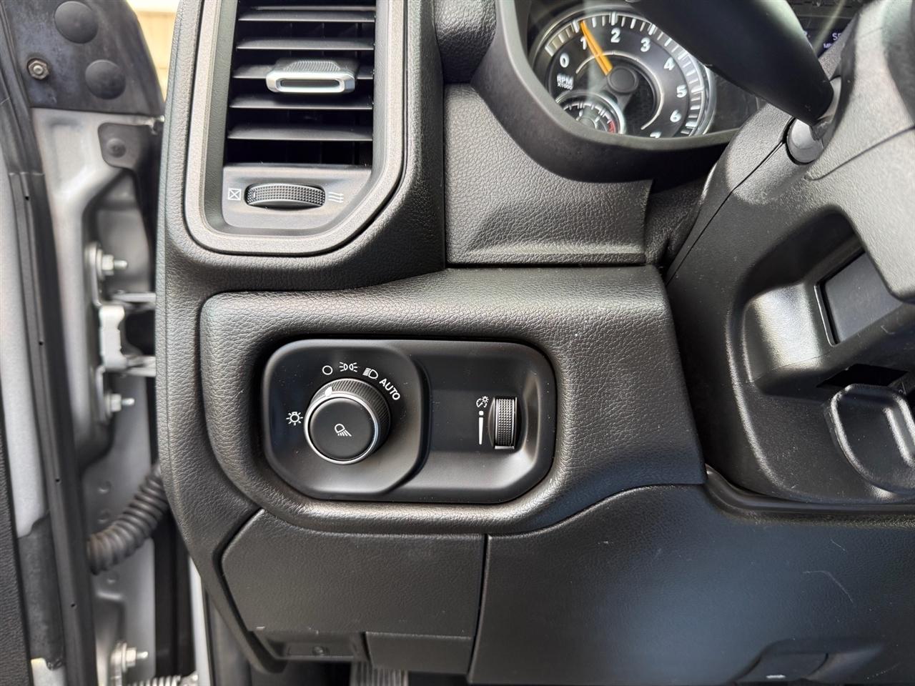 RAM 2500 Tradesman 4x4 Crew Cab 8' Box 2022