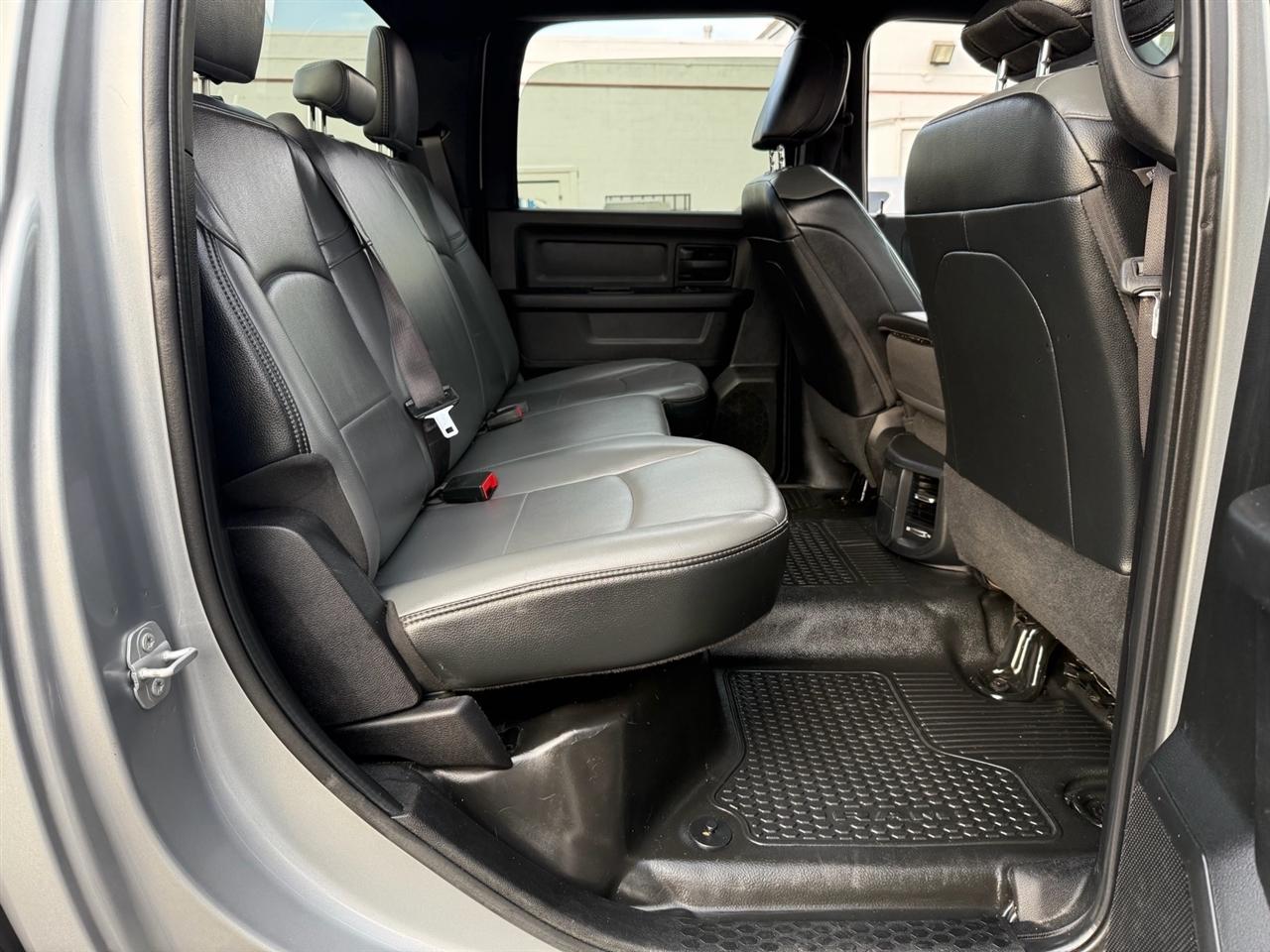 RAM 2500 Tradesman 4x4 Crew Cab 8' Box 2022