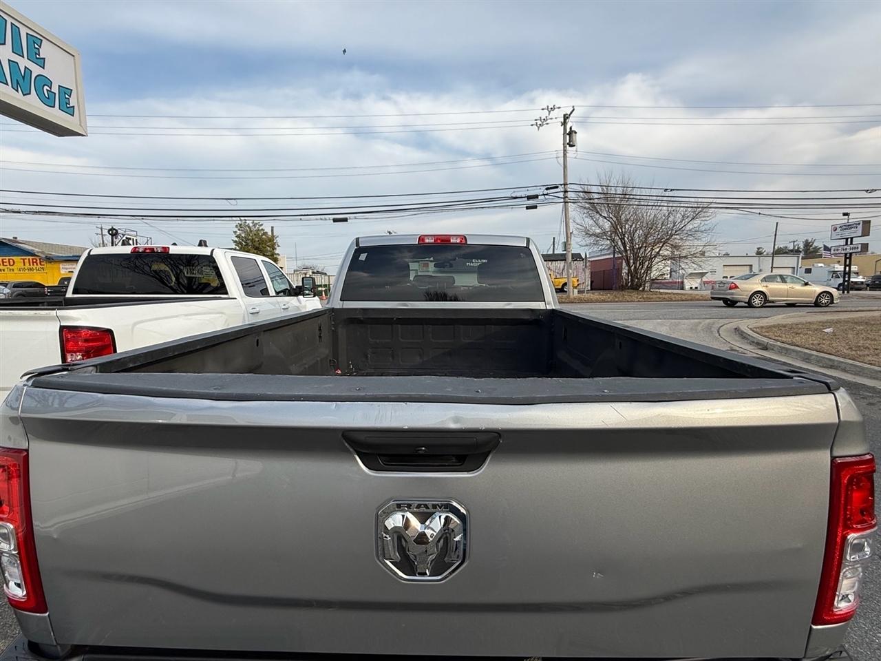 RAM 2500 Tradesman 4x4 Crew Cab 8' Box 2022