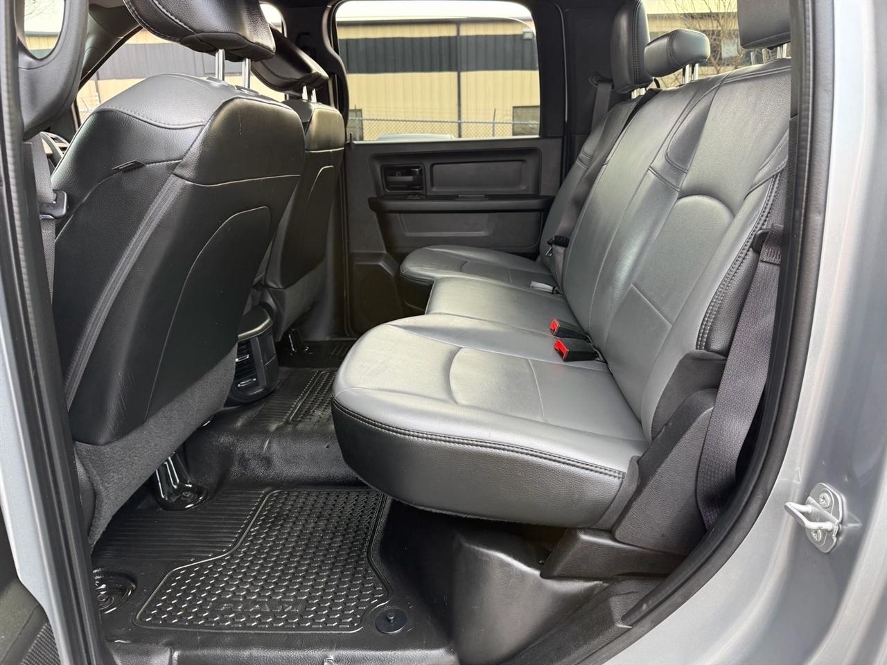 RAM 2500 Tradesman 4x4 Crew Cab 8' Box 2022