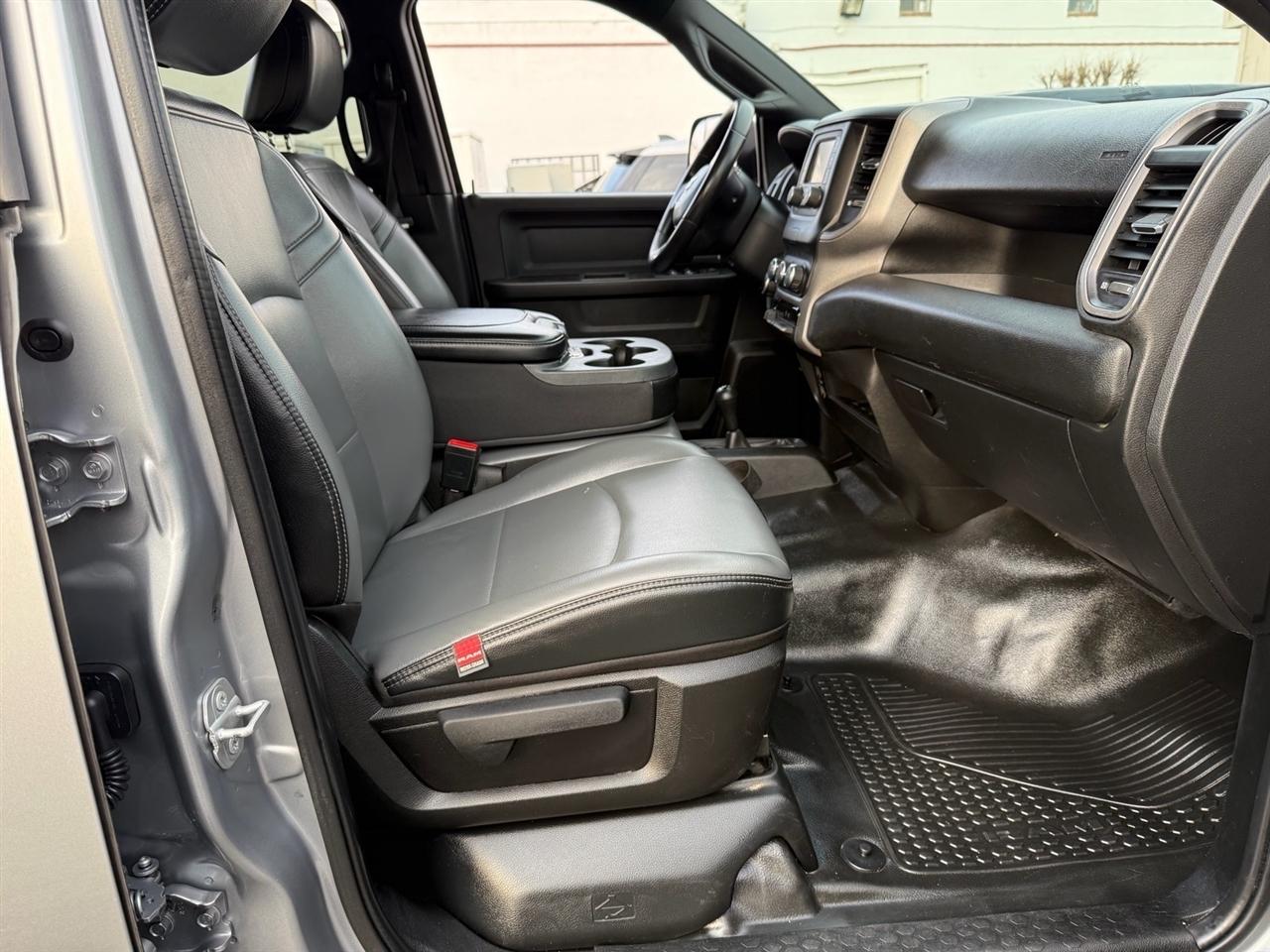 RAM 2500 Tradesman 4x4 Crew Cab 8' Box 2022