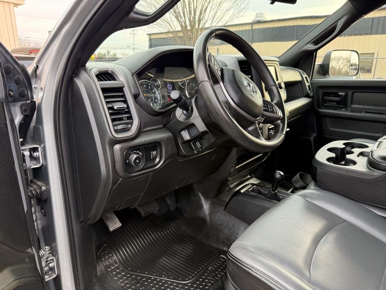 RAM 2500 Tradesman 4x4 Crew Cab 8' Box 2022