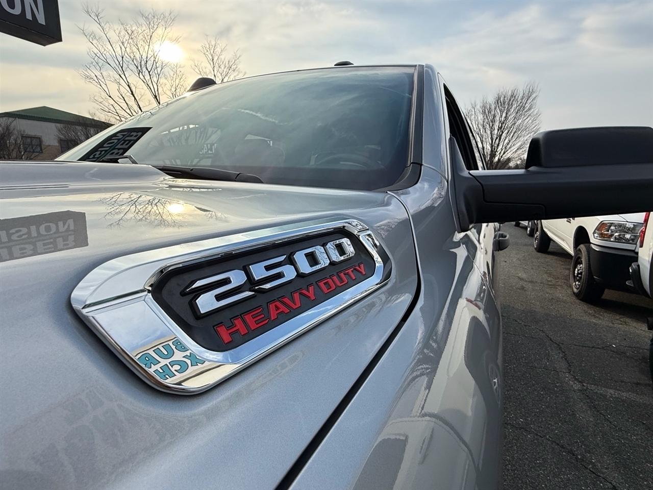 RAM 2500 Tradesman 4x4 Crew Cab 8' Box 2022