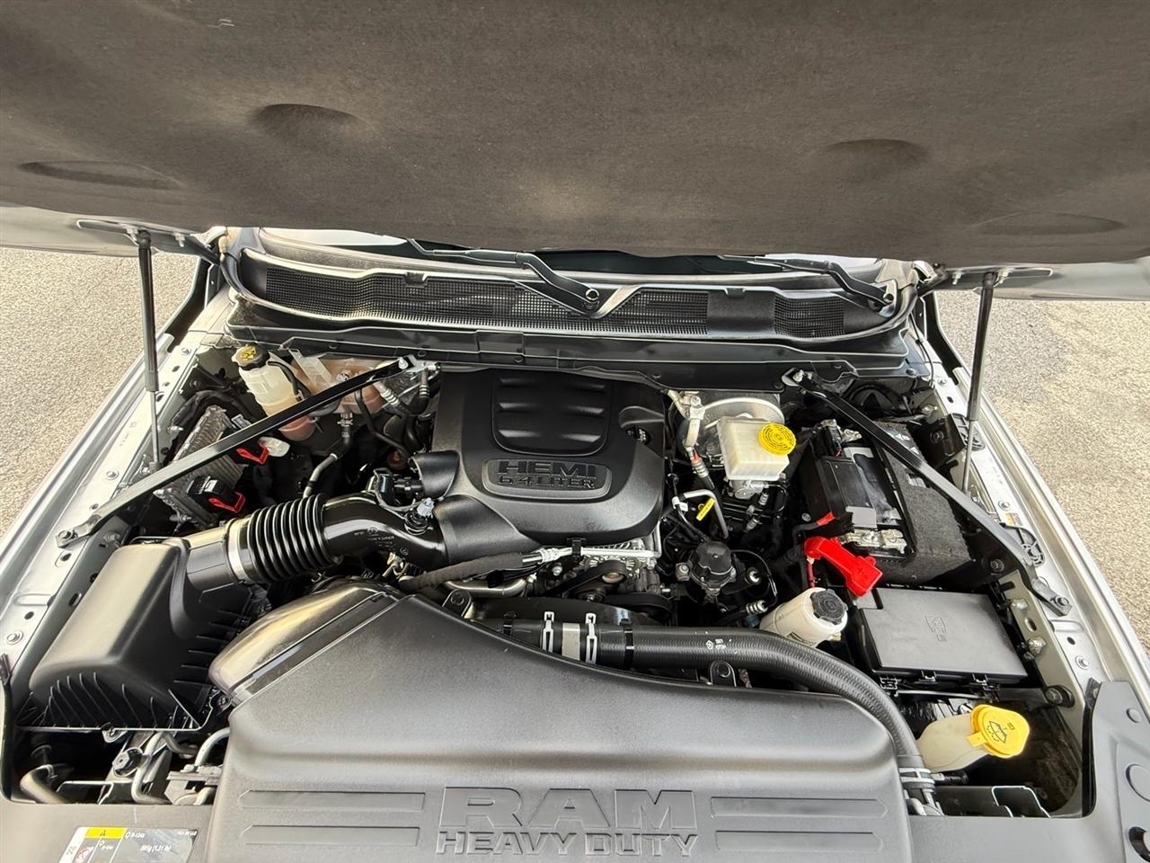 RAM 2500 Tradesman 4x4 Crew Cab 8' Box 2022