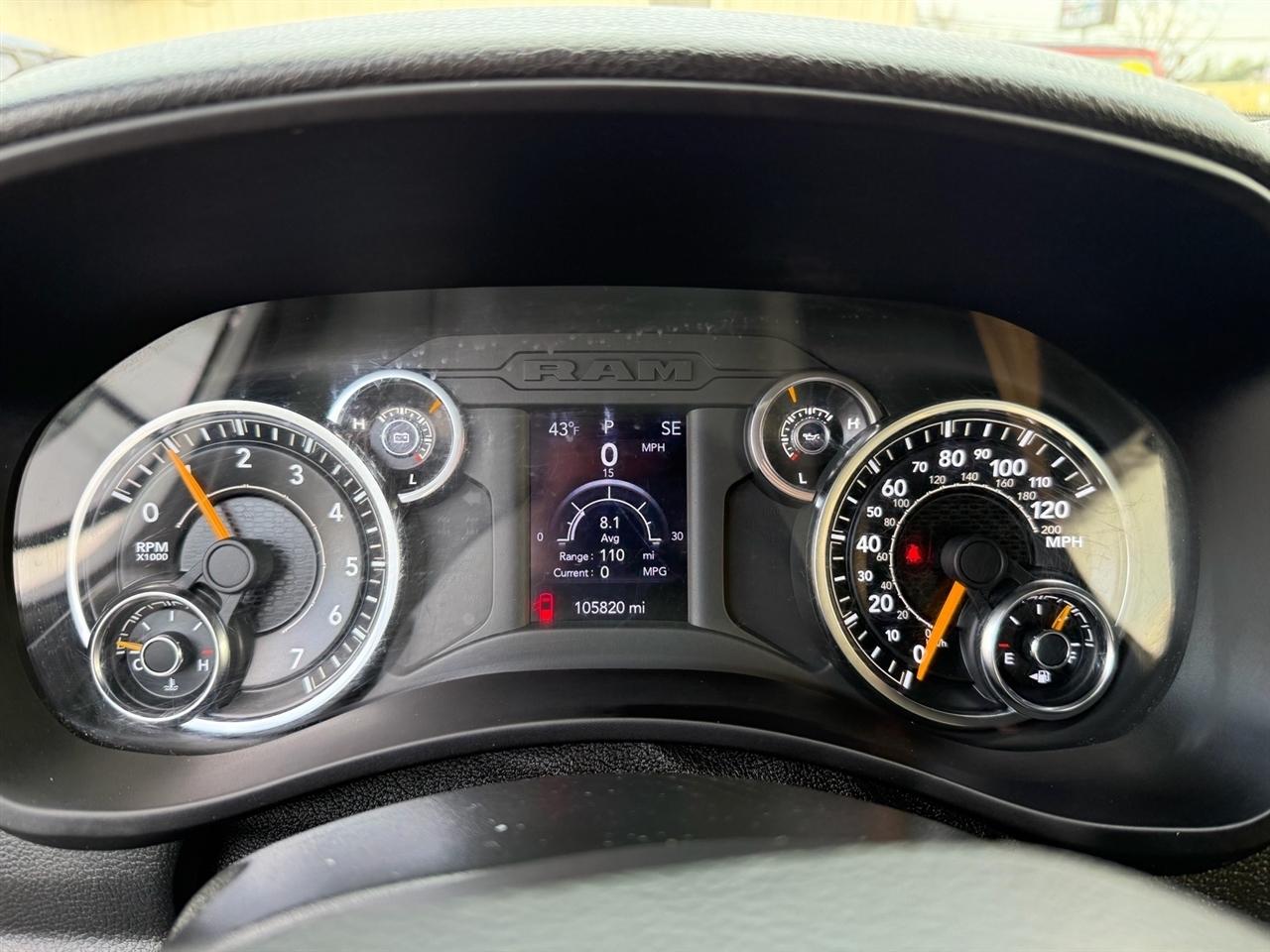 RAM 2500 Tradesman 4x4 Crew Cab 8' Box 2022