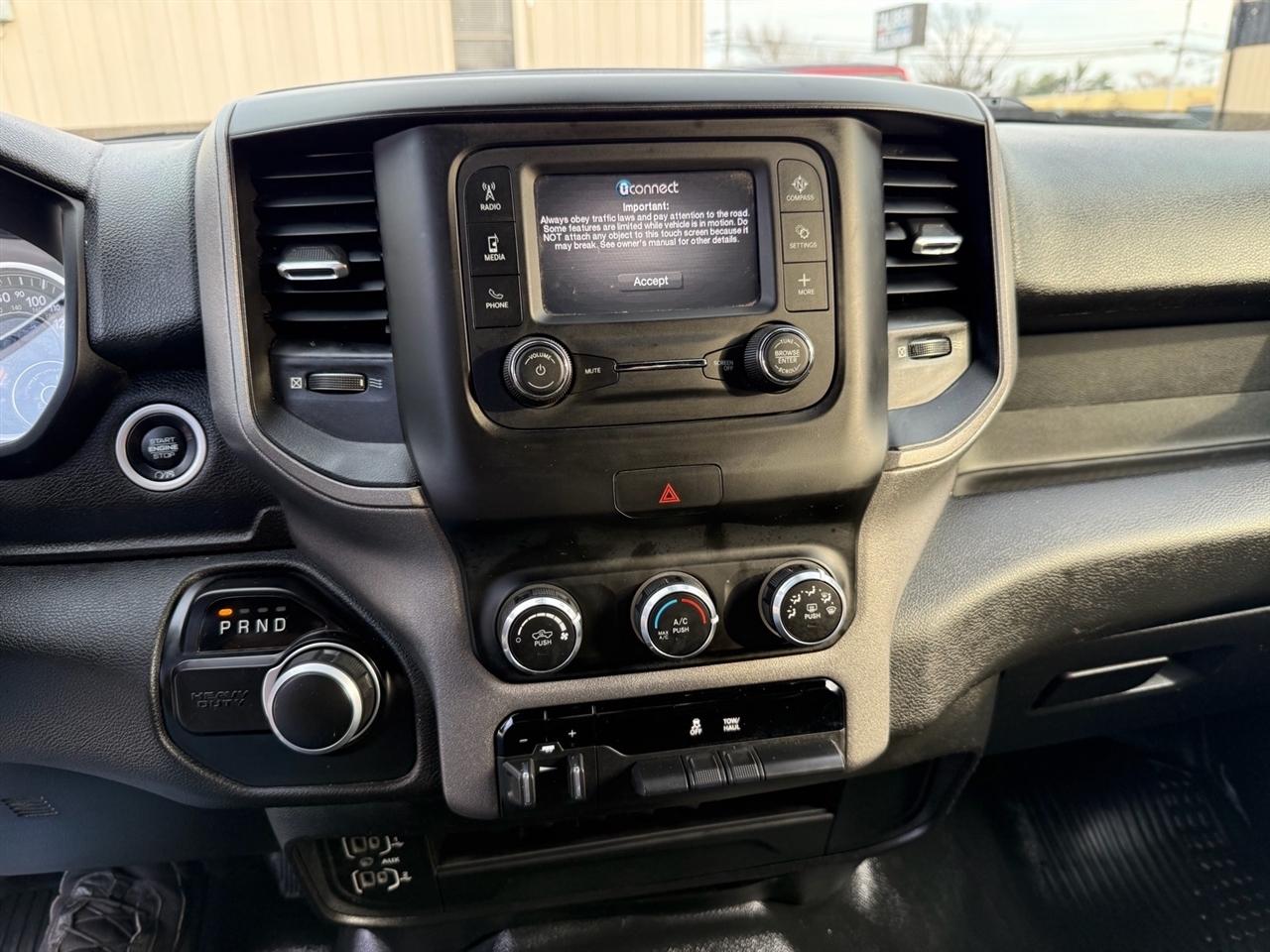 RAM 2500 Tradesman 4x4 Crew Cab 8' Box 2022