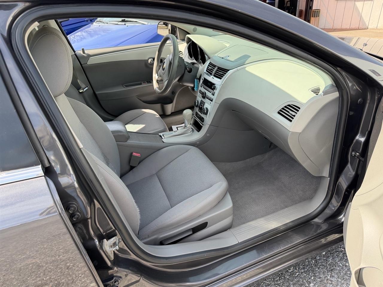 Chevrolet Malibu 4dr Sdn LS w/1FL 2012