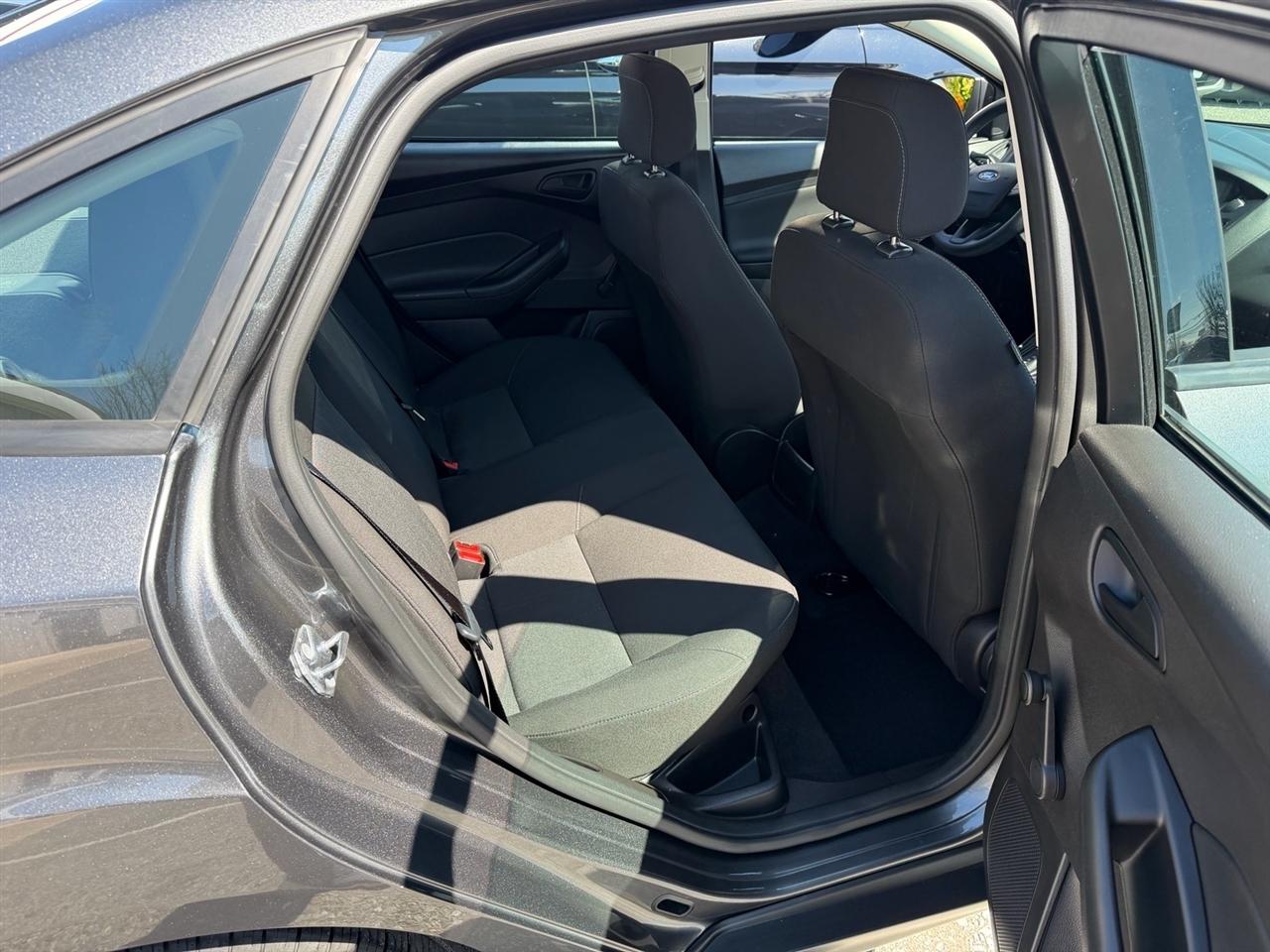 Ford Focus S Sedan 2017