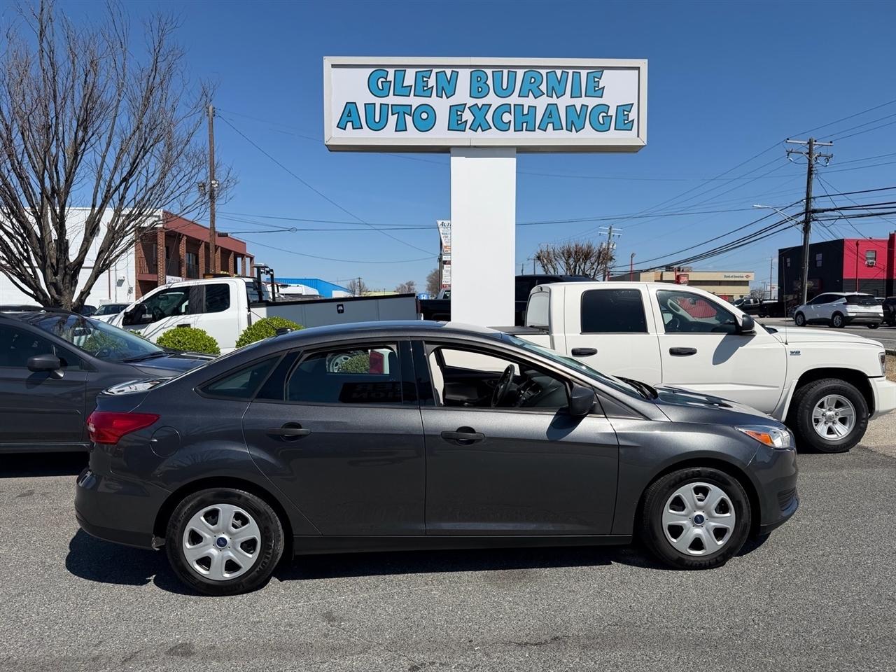 Ford Focus S Sedan 2017
