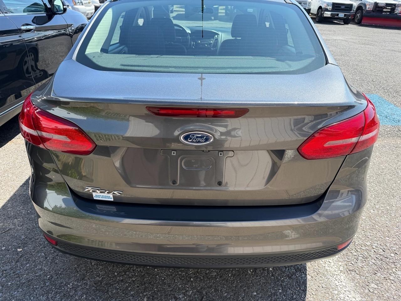 Ford Focus S Sedan 2017