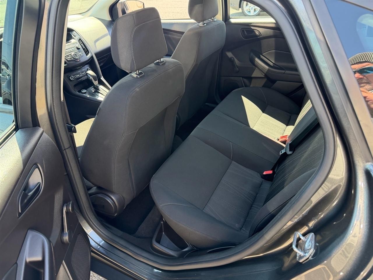 Ford Focus S Sedan 2017