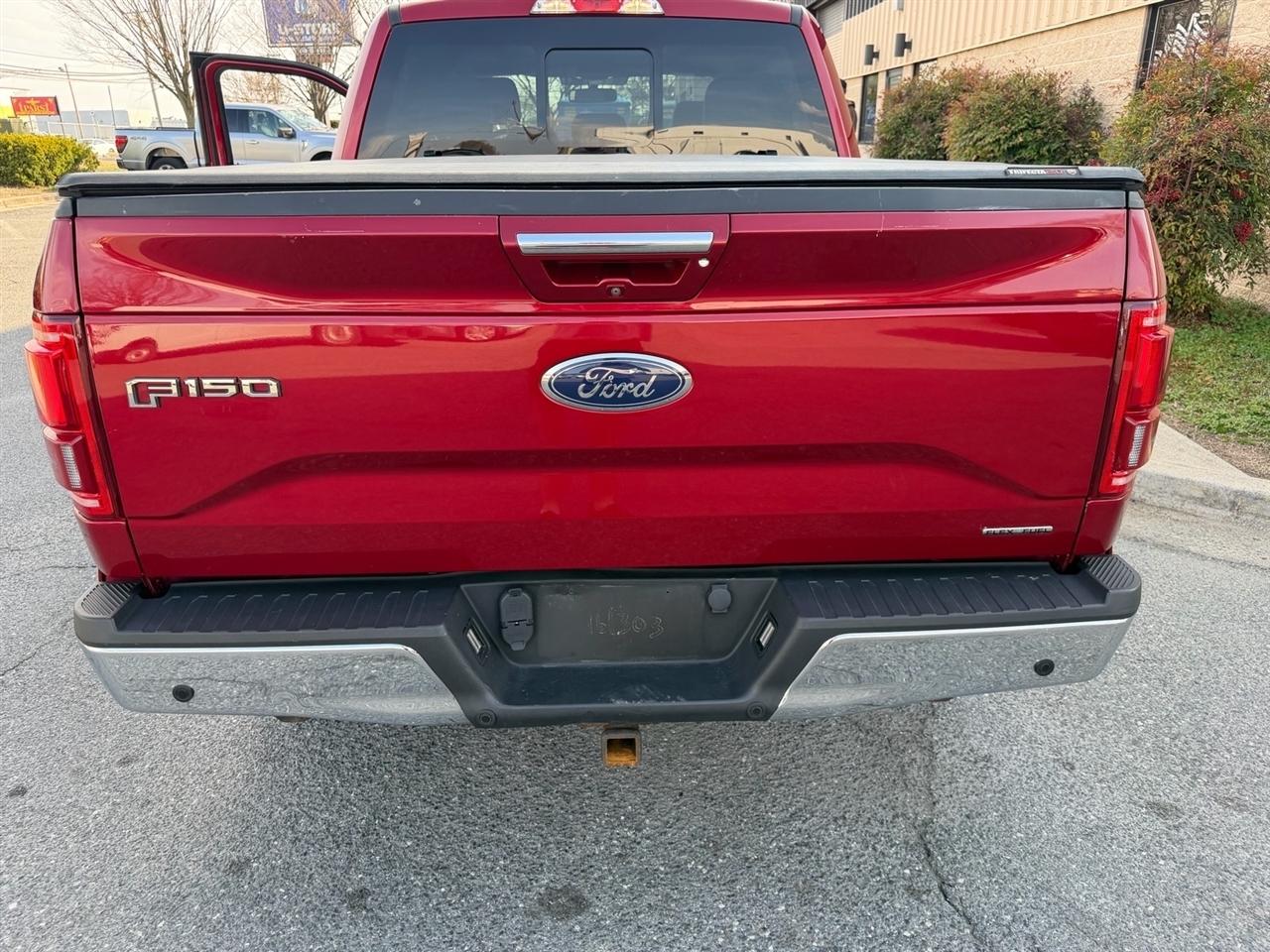 Ford F-150 4WD SuperCrew 145" Lariat 2016