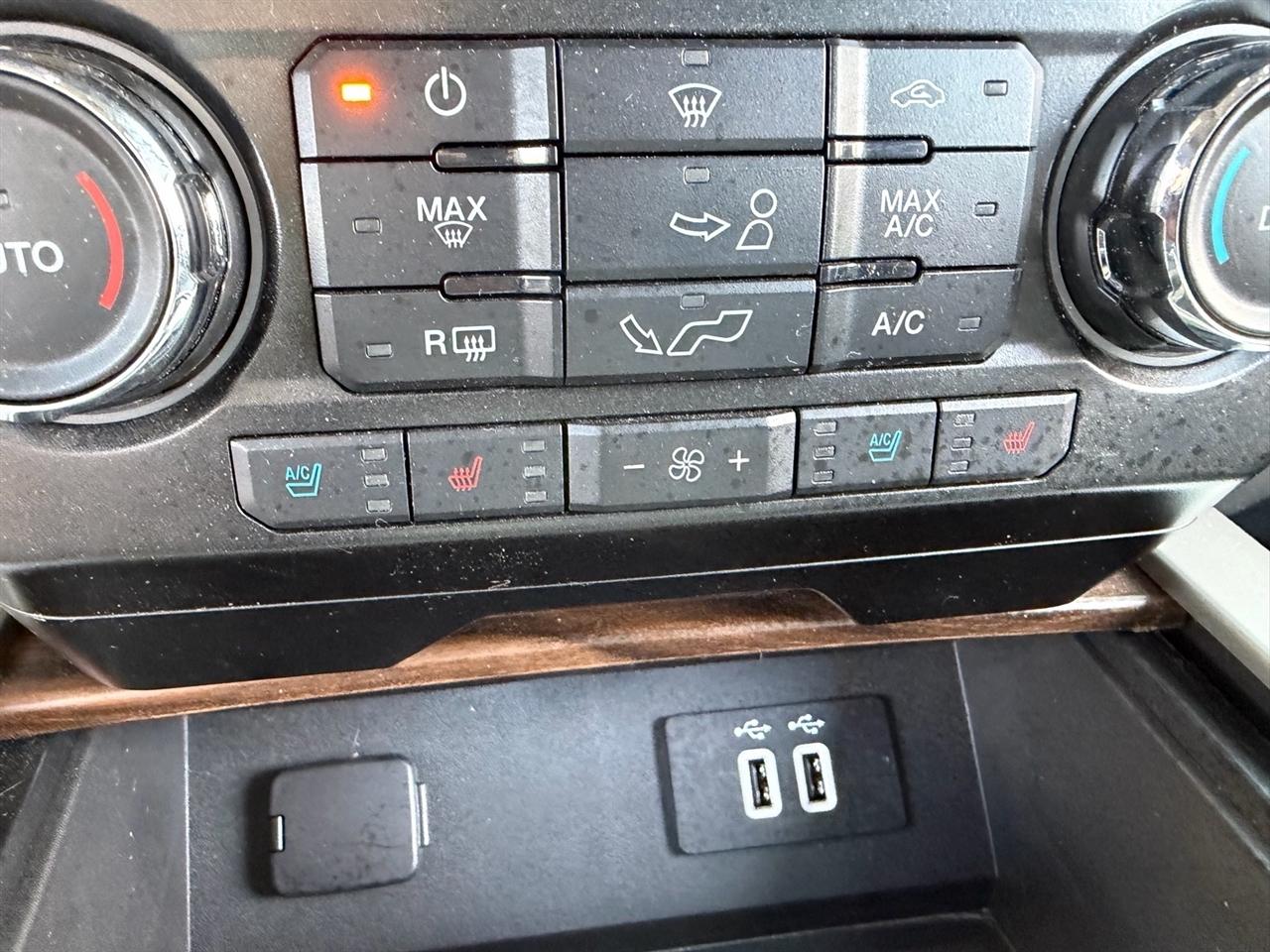 Ford F-150 4WD SuperCrew 145" Lariat 2016
