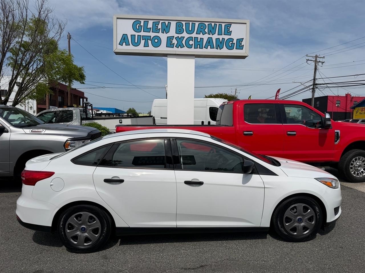 Ford Focus 4dr Sdn S 2015