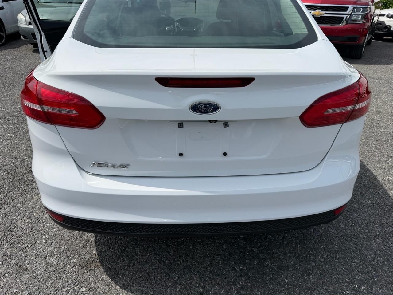 Ford Focus 4dr Sdn S 2015