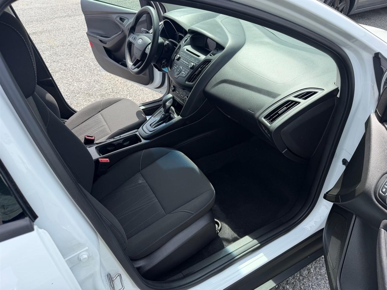 Ford Focus 4dr Sdn S 2015