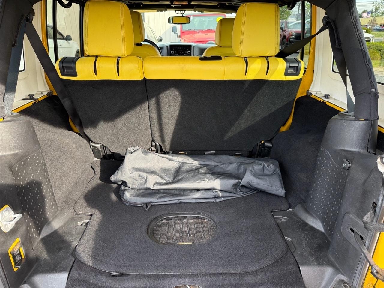 Jeep Wrangler Unlimited 4WD 4dr Sahara 2015