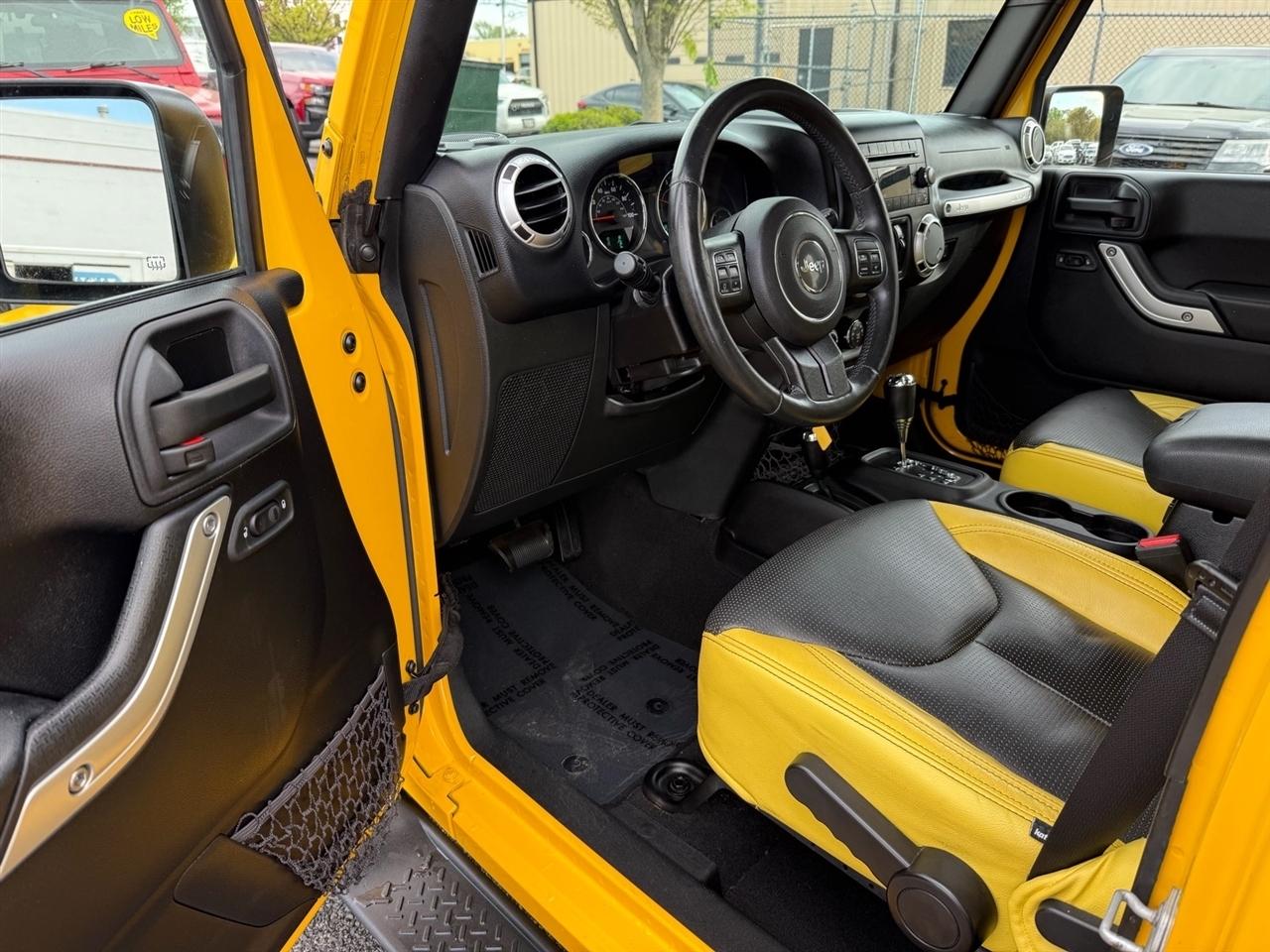 Jeep Wrangler Unlimited 4WD 4dr Sahara 2015