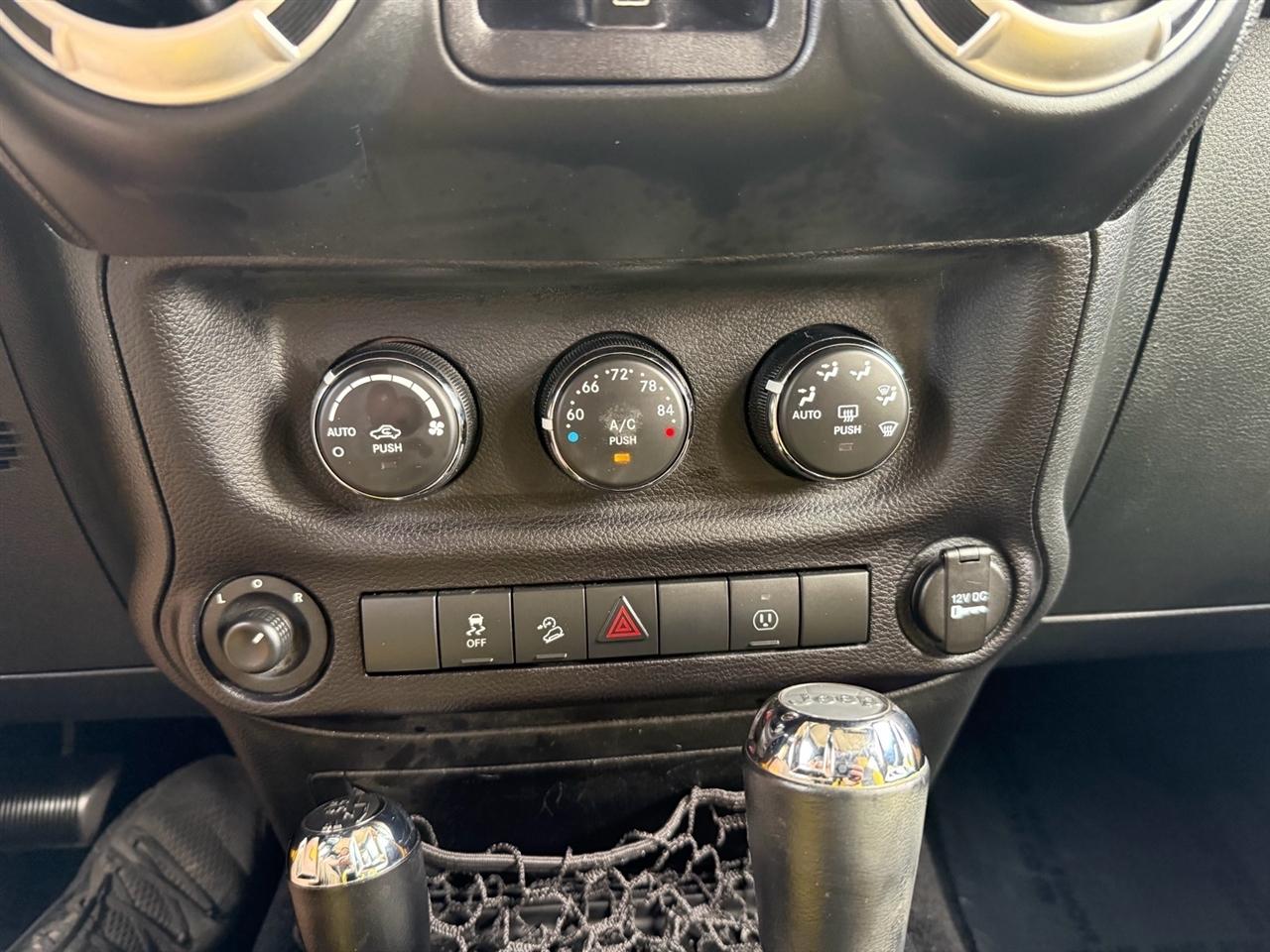 Jeep Wrangler Unlimited 4WD 4dr Sahara 2015