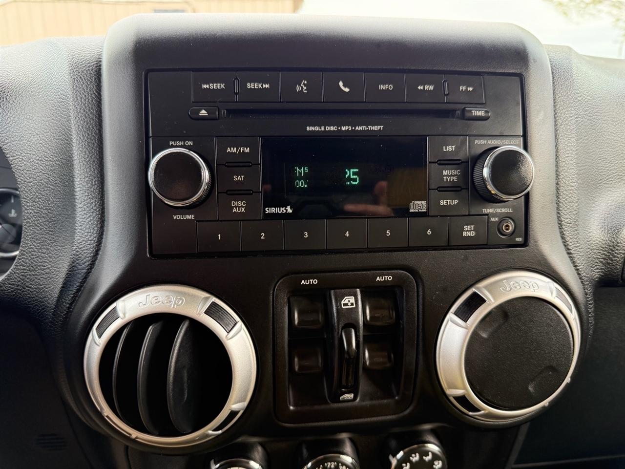 Jeep Wrangler Unlimited 4WD 4dr Sahara 2015