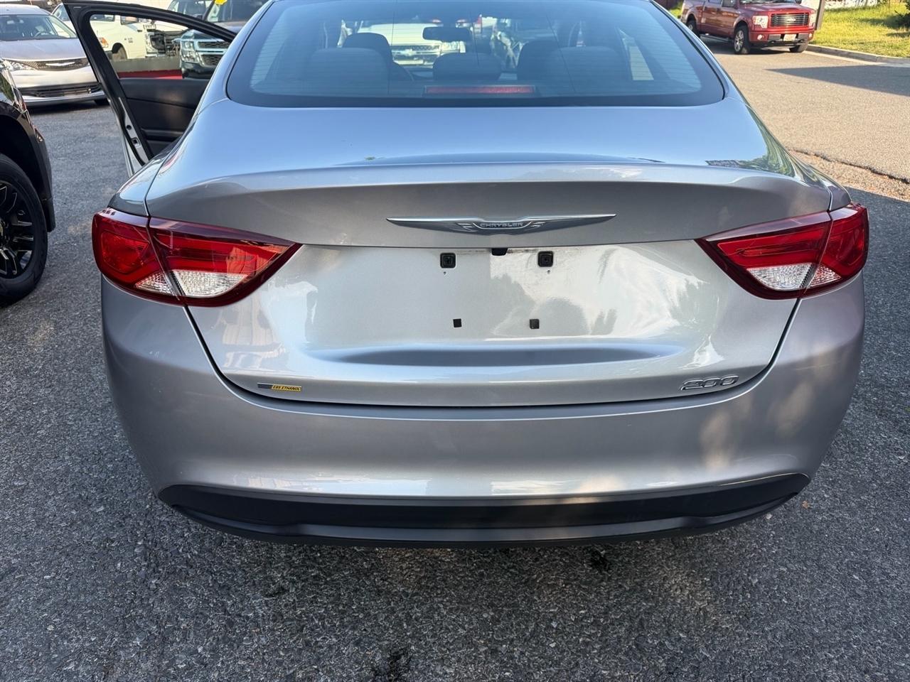 Chrysler 200 LX FWD 2017