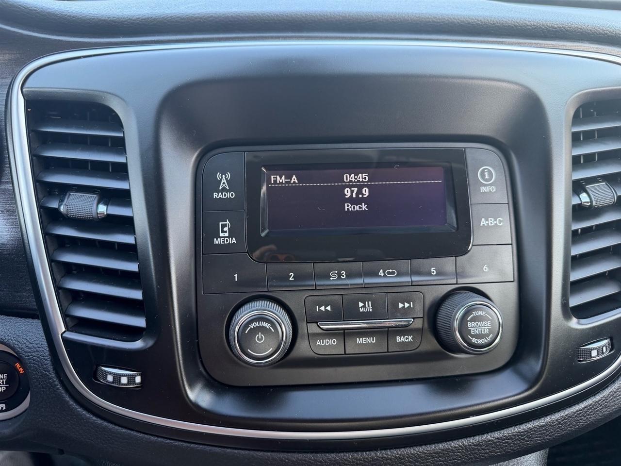 Chrysler 200 LX FWD 2017