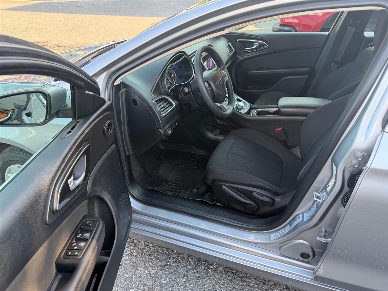 Chrysler 200 LX FWD 2017