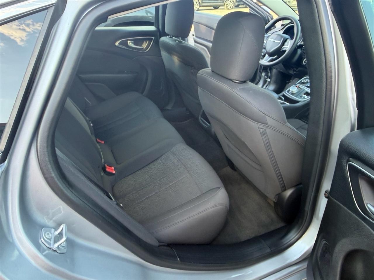 Chrysler 200 LX FWD 2017