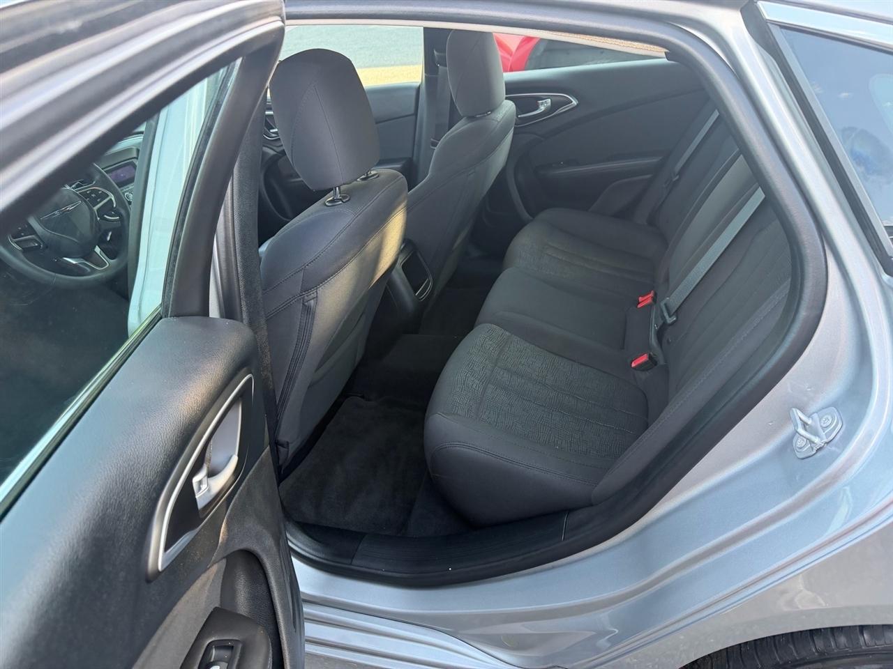 Chrysler 200 LX FWD 2017