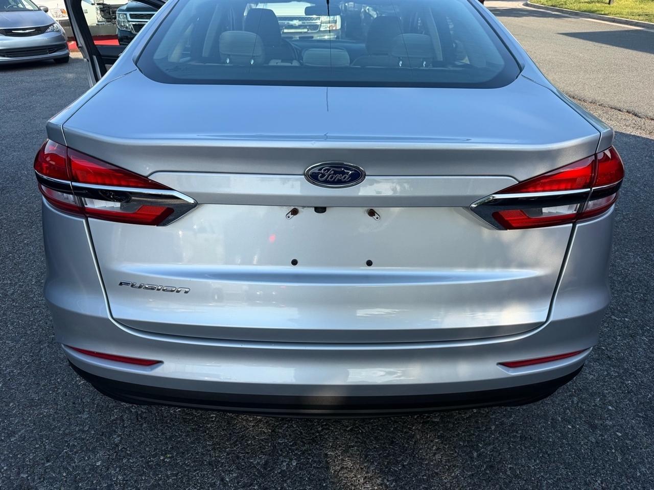 Ford Fusion S FWD 2019