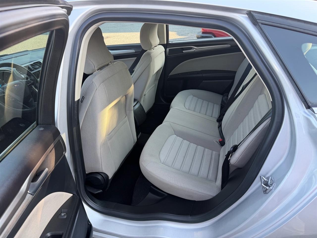 Ford Fusion S FWD 2019