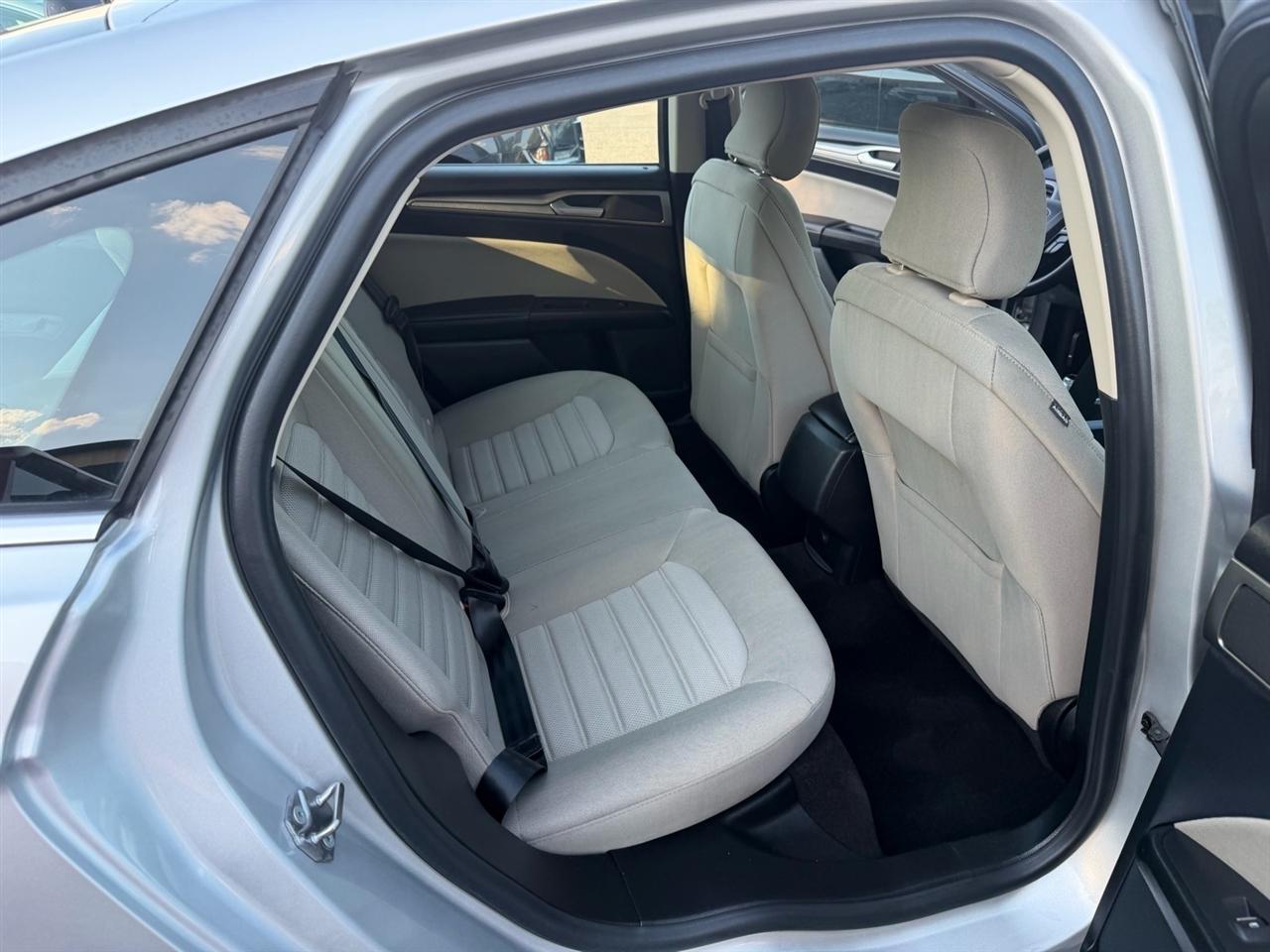 Ford Fusion S FWD 2019