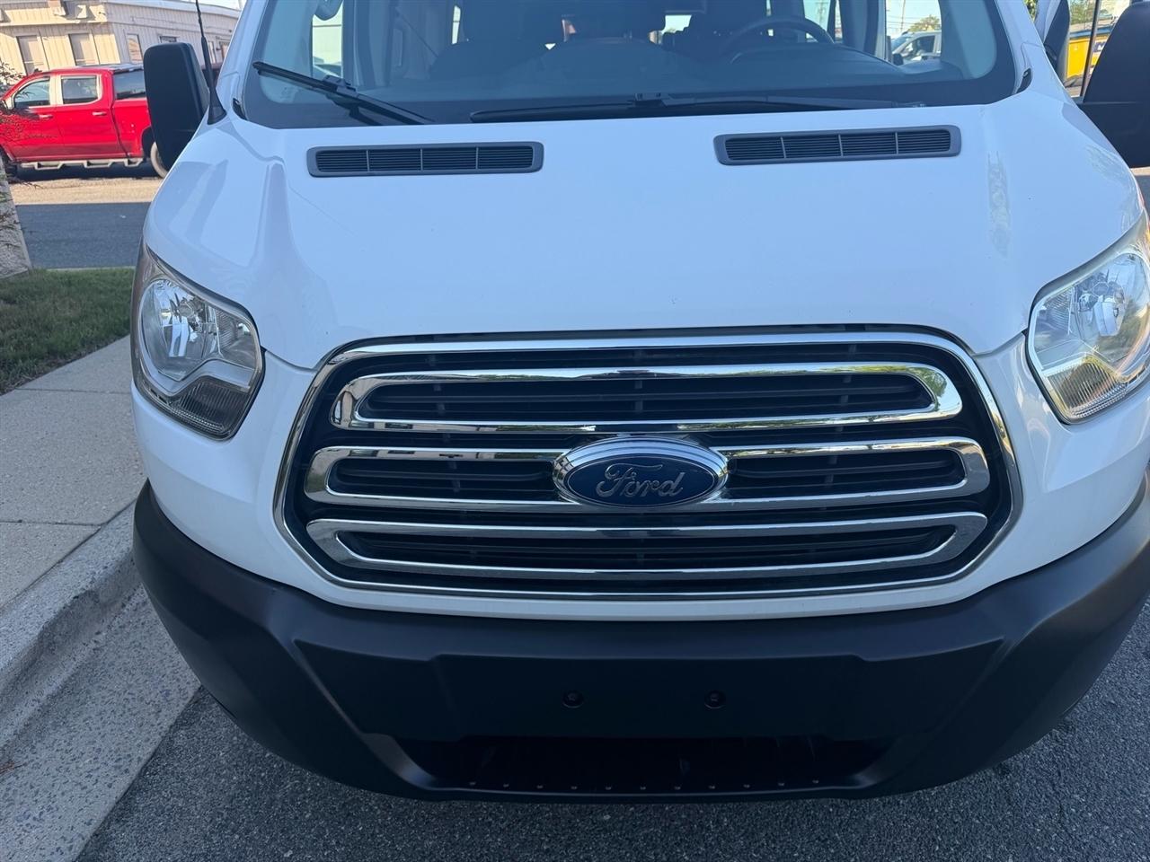 Ford Transit Passenger Wagon T-350 148" Low Roof XLT Swing-Out RH Dr 2019