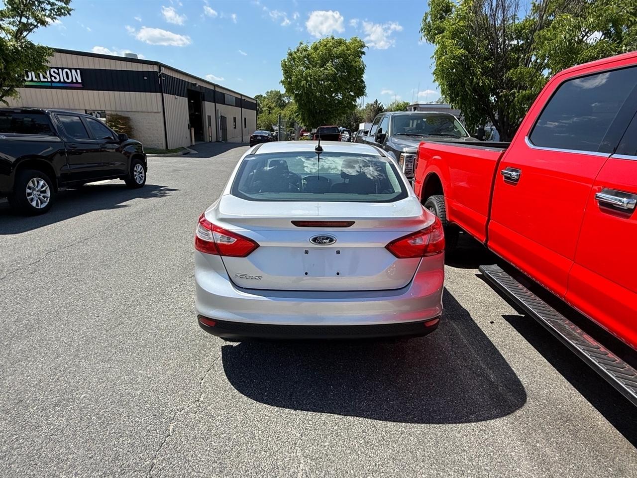 Ford Focus 4dr Sdn S 2014