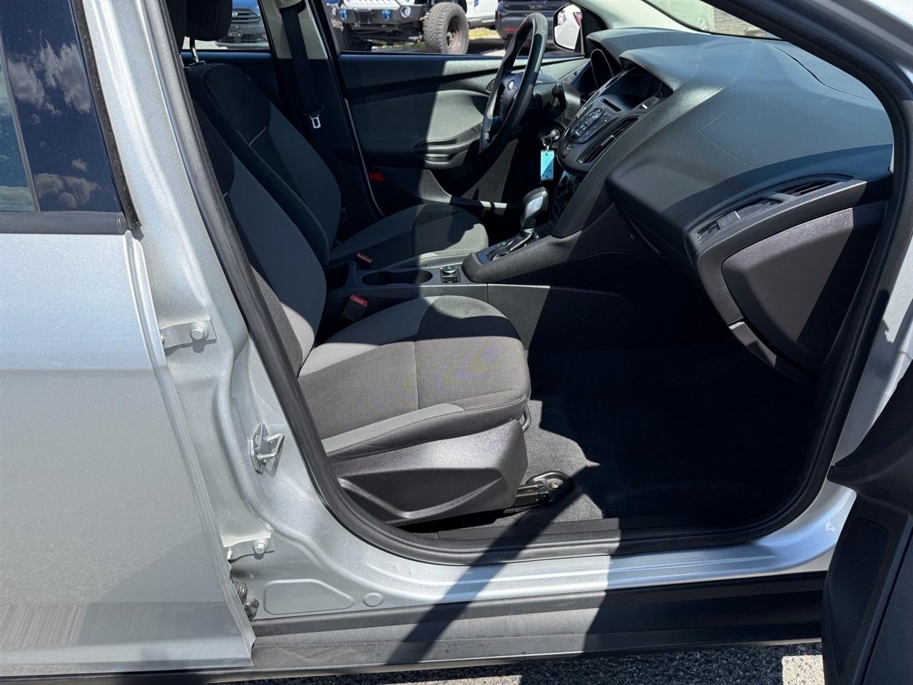 Ford Focus 4dr Sdn S 2014