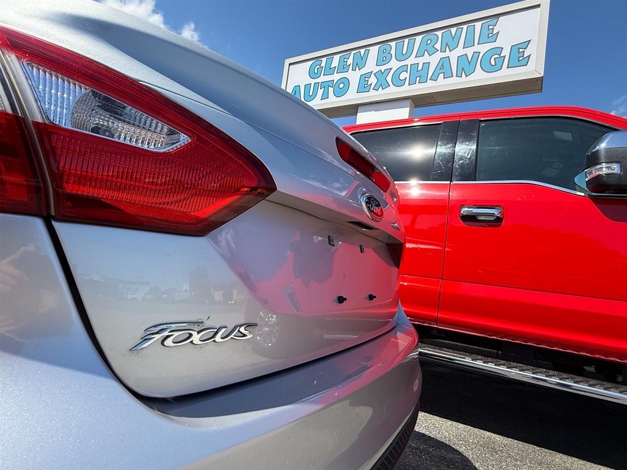 Ford Focus 4dr Sdn S 2014