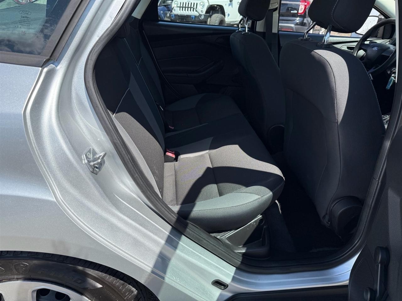 Ford Focus 4dr Sdn S 2014