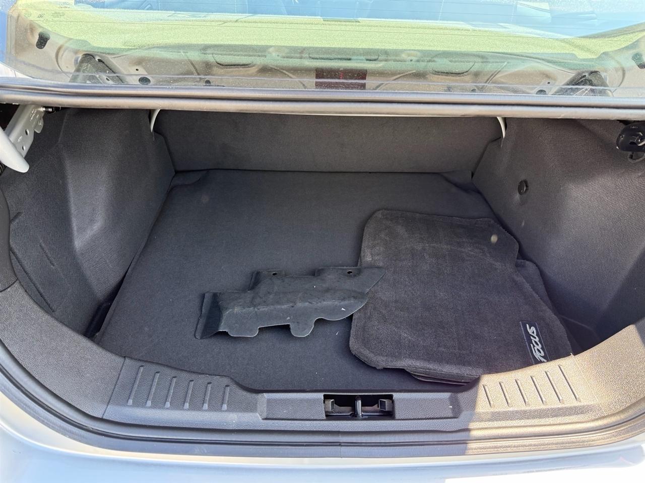 Ford Focus 4dr Sdn S 2014