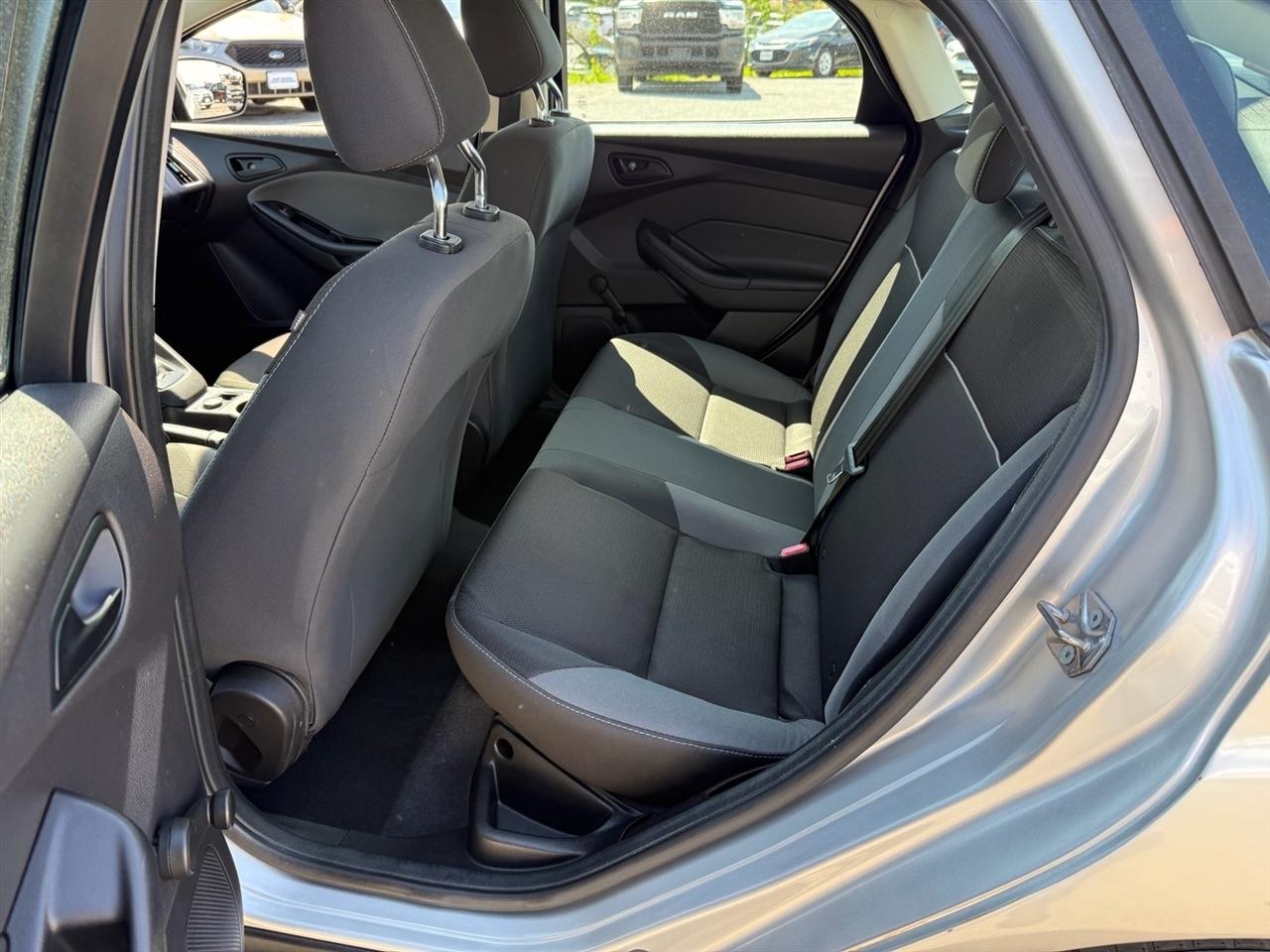 Ford Focus 4dr Sdn S 2014