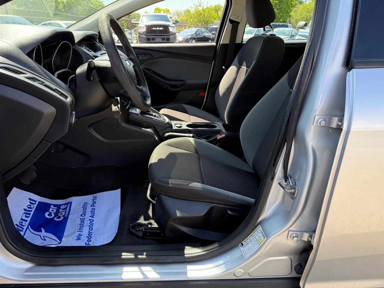 Ford Focus 4dr Sdn S 2014
