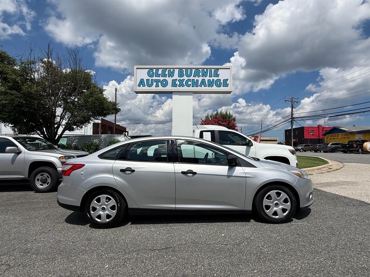 Ford Focus 4dr Sdn S 2014