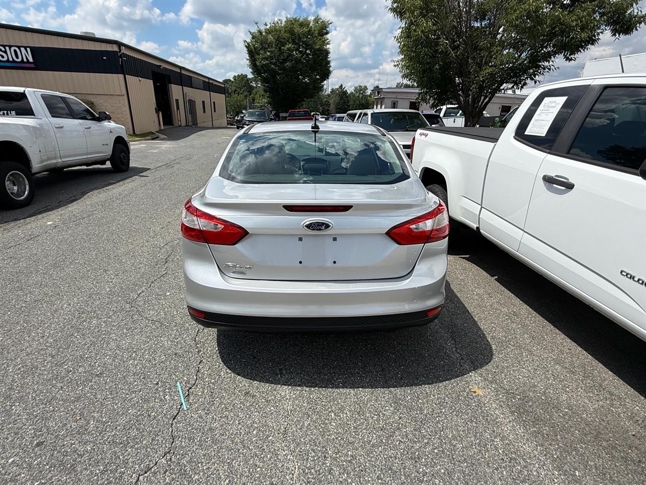 Ford Focus 4dr Sdn S 2014