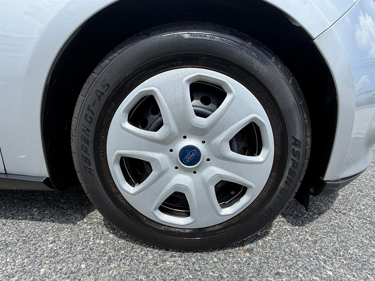 Ford Focus 4dr Sdn S 2014