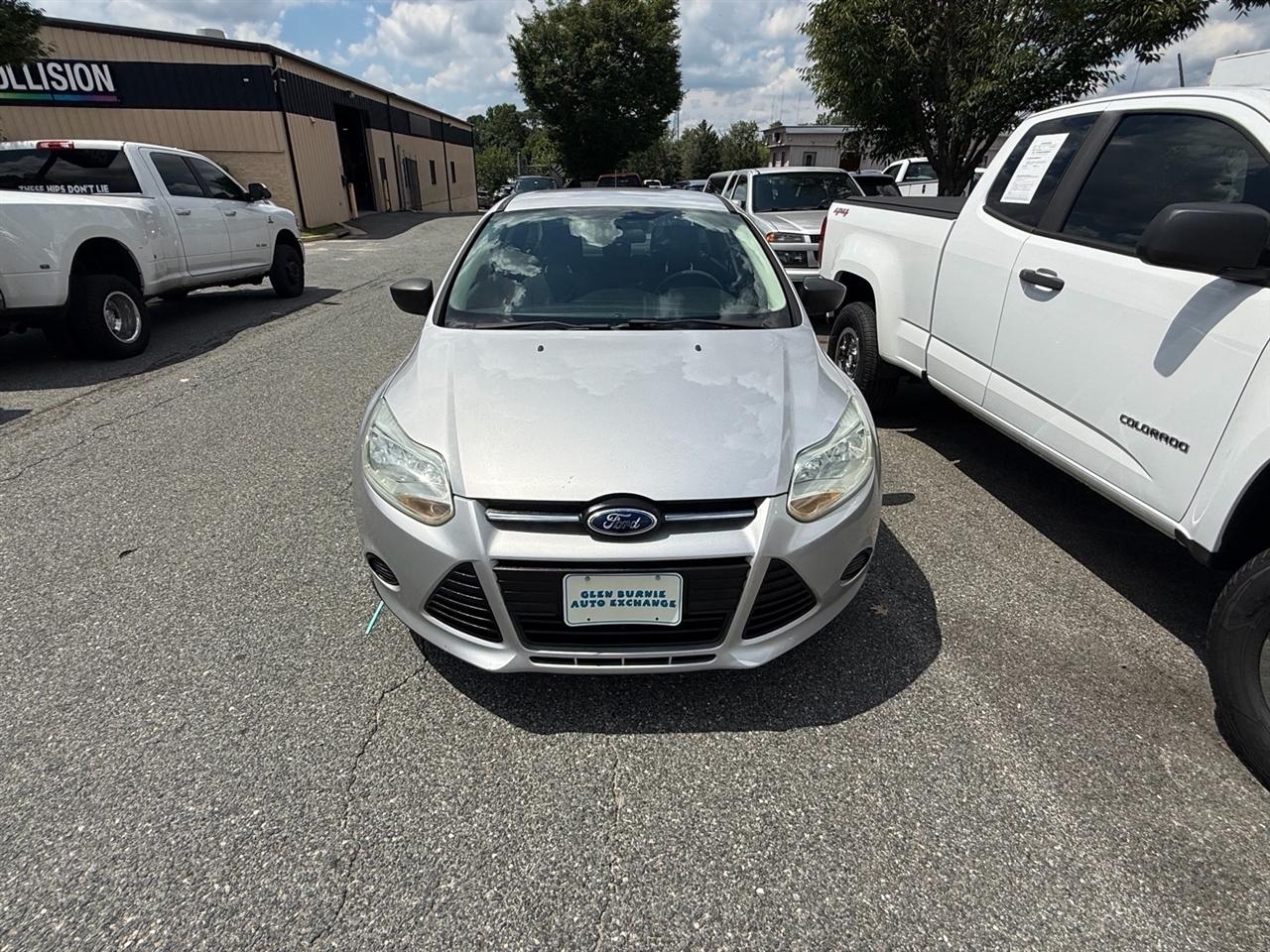 Ford Focus 4dr Sdn S 2014
